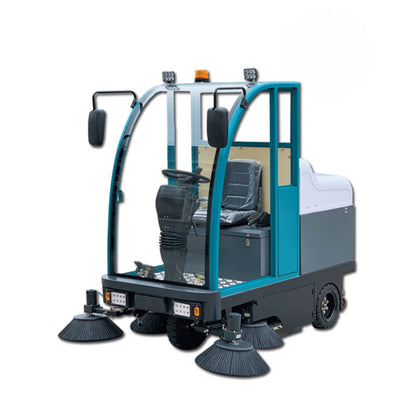 Vacuum cleaner semi enclosed driving type/2000D municipal sanitation factory road leaf sweeping/four brush sweeping with large width