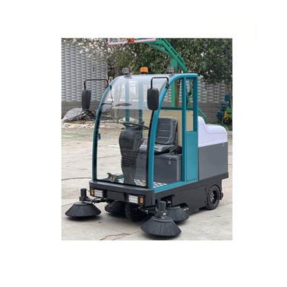 Vacuum cleaner semi enclosed driving type/2000D municipal sanitation factory road leaf sweeping/four brush sweeping with large width