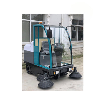 Vacuum cleaner semi enclosed driving type/2000D municipal sanitation factory road leaf sweeping/four brush sweeping with large width